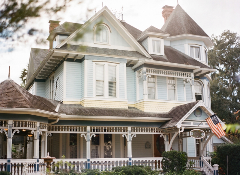 A Navy & Gold Gainesville Wedding via TheELD.com