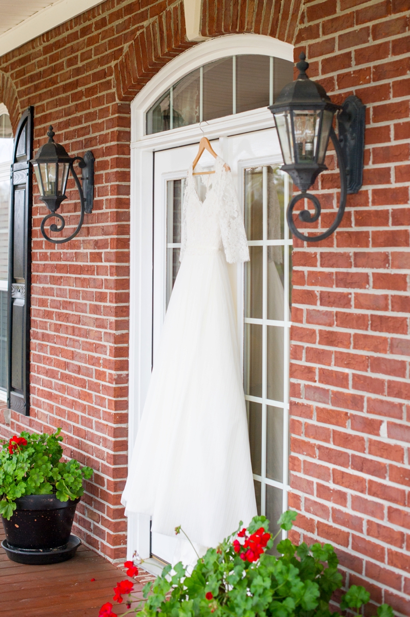 Rustic Elegant Georgia Barn Wedding via TheELD.com