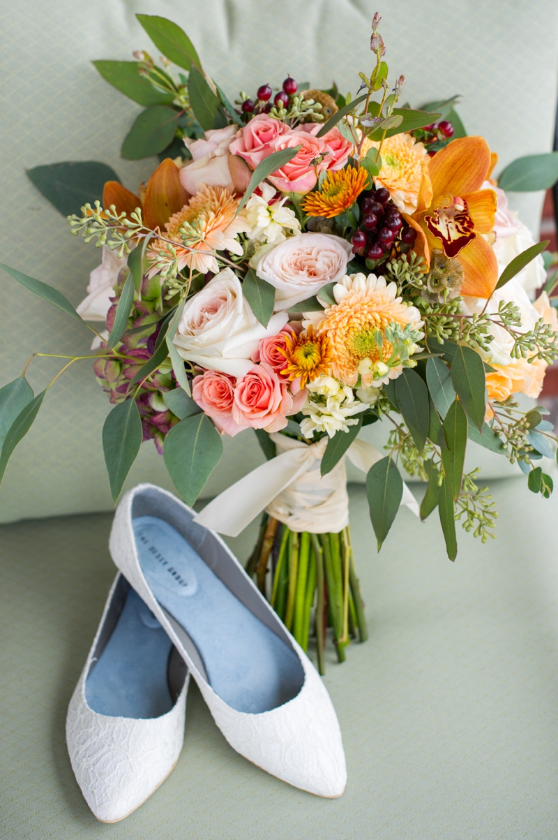 Rustic Elegant Georgia Barn Wedding via TheELD.com