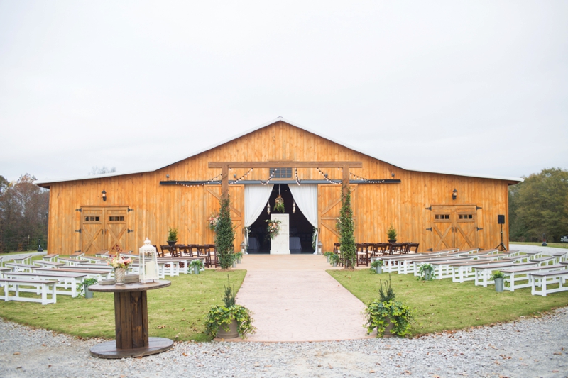 Rustic Elegant Georgia Barn Wedding via TheELD.com