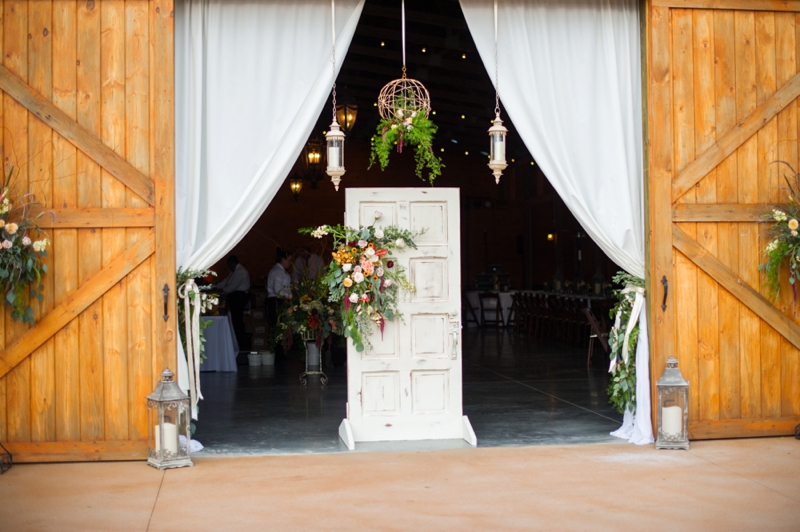 Rustic Elegant Georgia Barn Wedding via TheELD.com