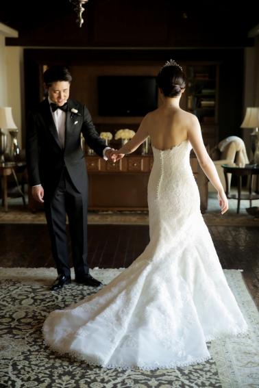 Modern & Romantic White Wedding via TheELD.com