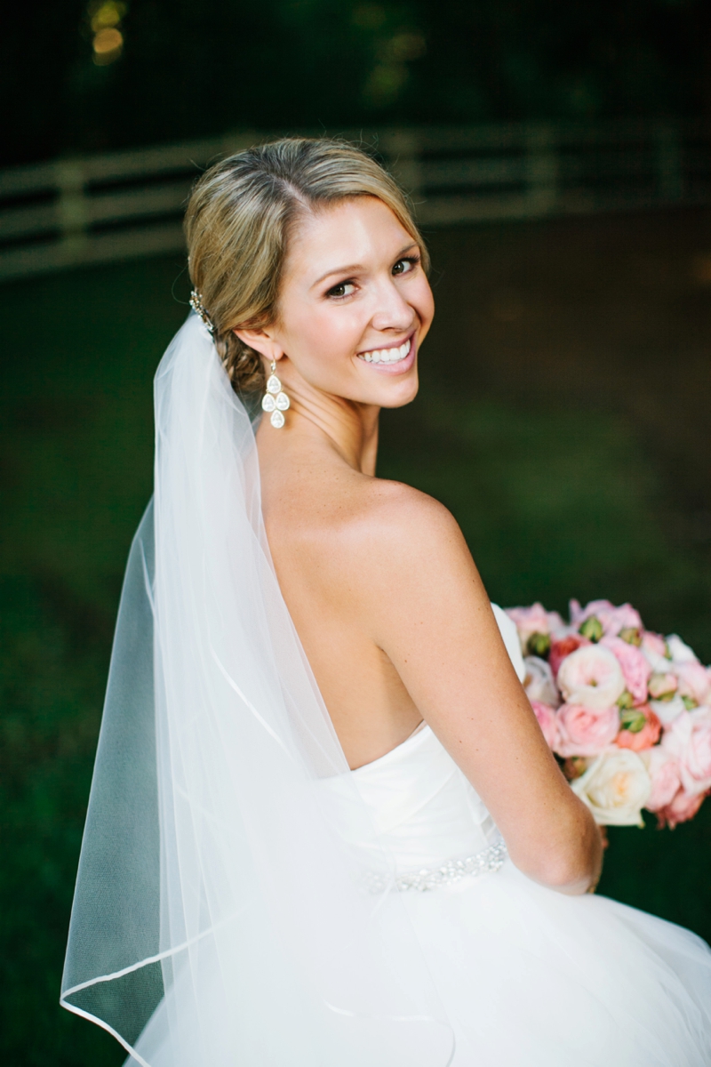 An Elegant Blush & Gold Seattle Wedding via TheELD.com