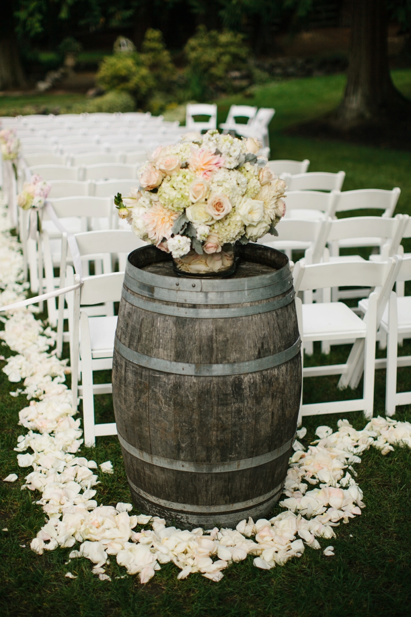 An Elegant Blush & Gold Seattle Wedding via TheELD.com