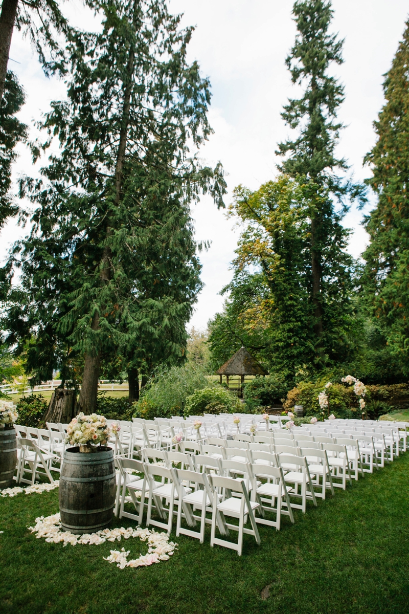 An Elegant Blush & Gold Seattle Wedding via TheELD.com