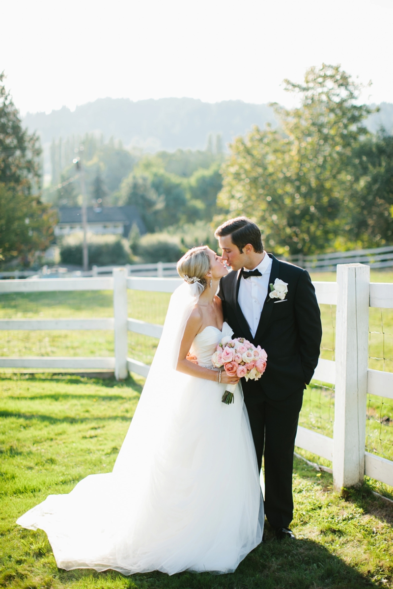 An Elegant Blush & Gold Seattle Wedding via TheELD.com