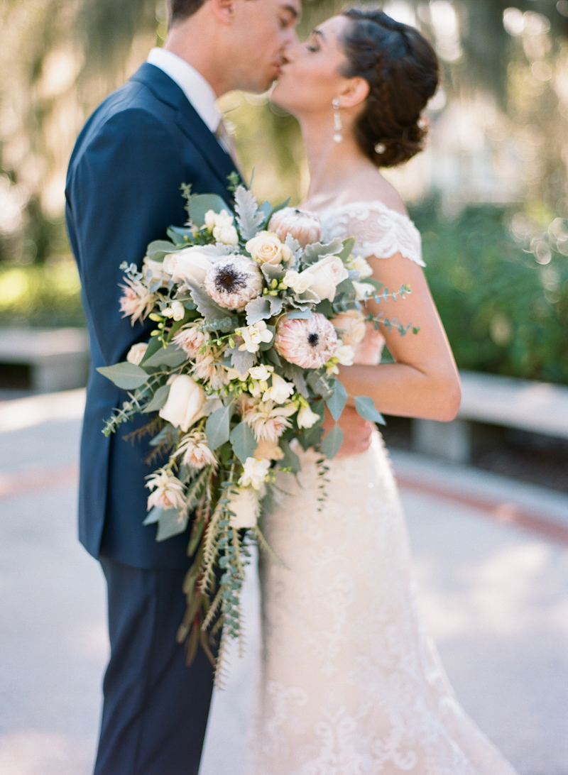 A Navy & Gold Gainesville Wedding via TheELD.com