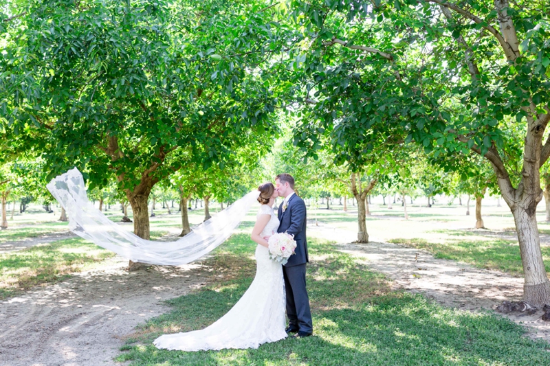 An Elegant Outdoor Sacramento Wedding via TheELD.com