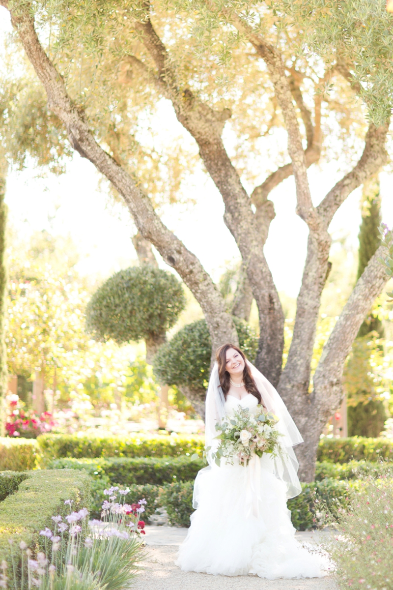 Organic Green & White California Winery Wedding via TheELD.com