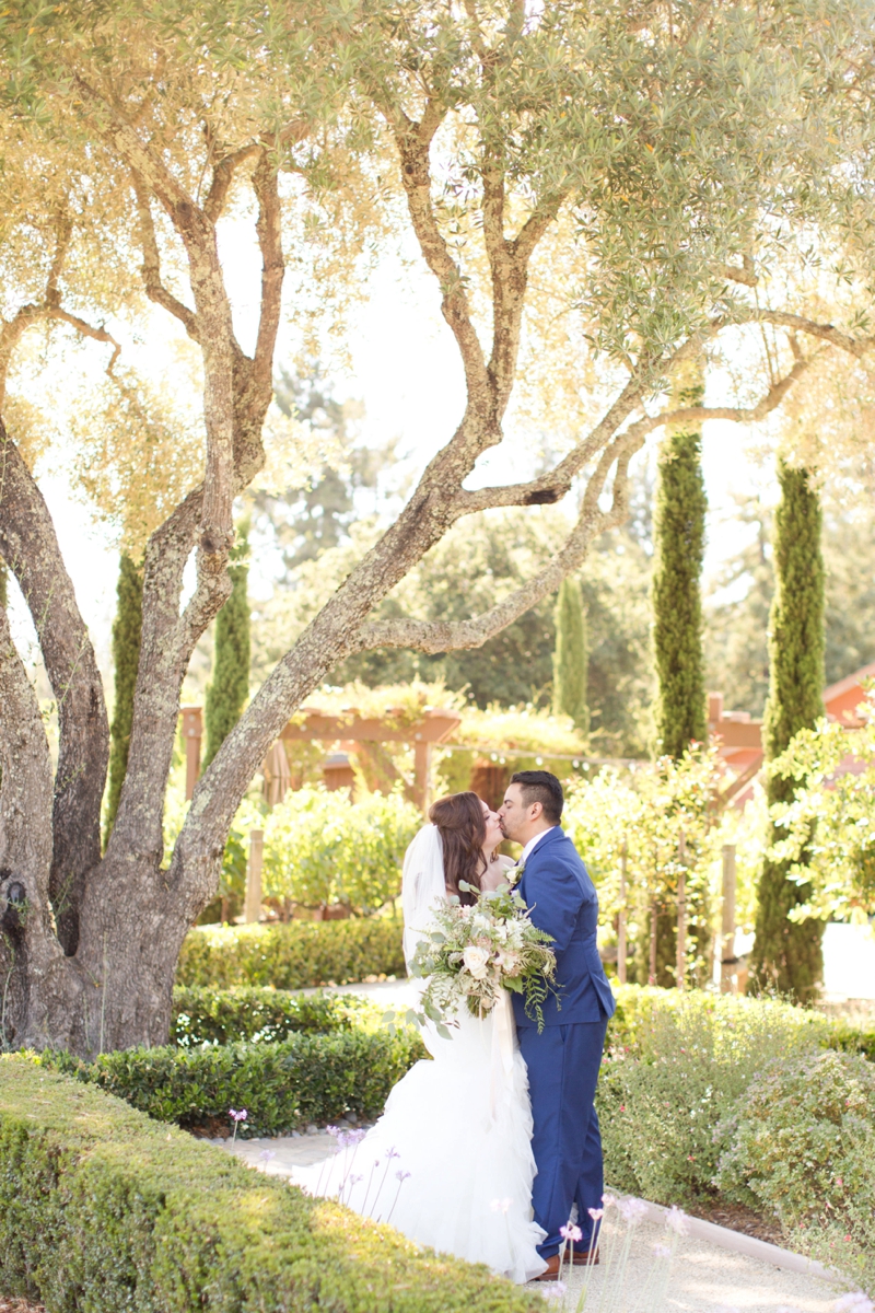 Organic Green & White California Winery Wedding via TheELD.com