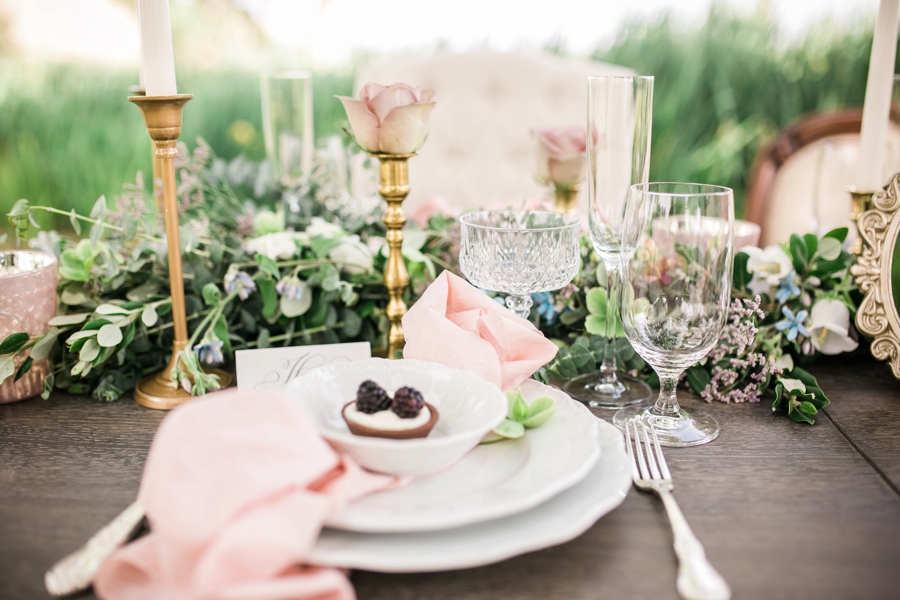 Elegant 1920s Inspired Wedding Ideas via TheELD.com