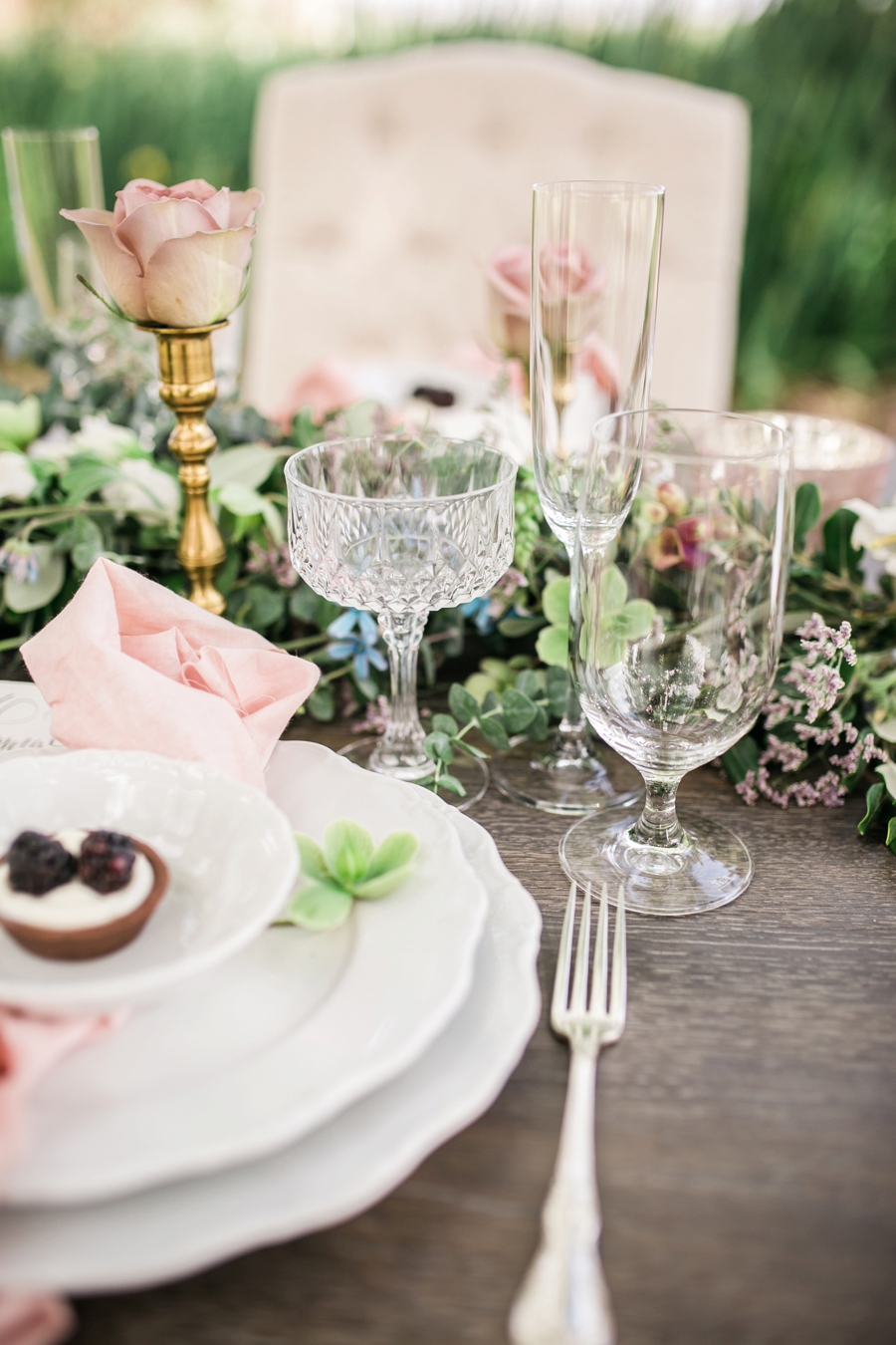 Elegant 1920s Inspired Wedding Ideas via TheELD.com