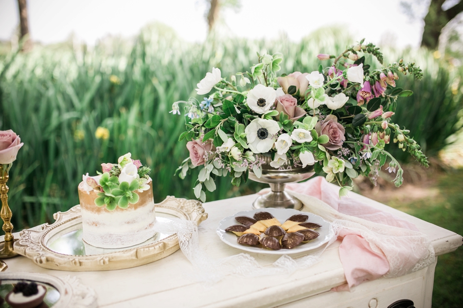 Elegant 1920s Inspired Wedding Ideas via TheELD.com