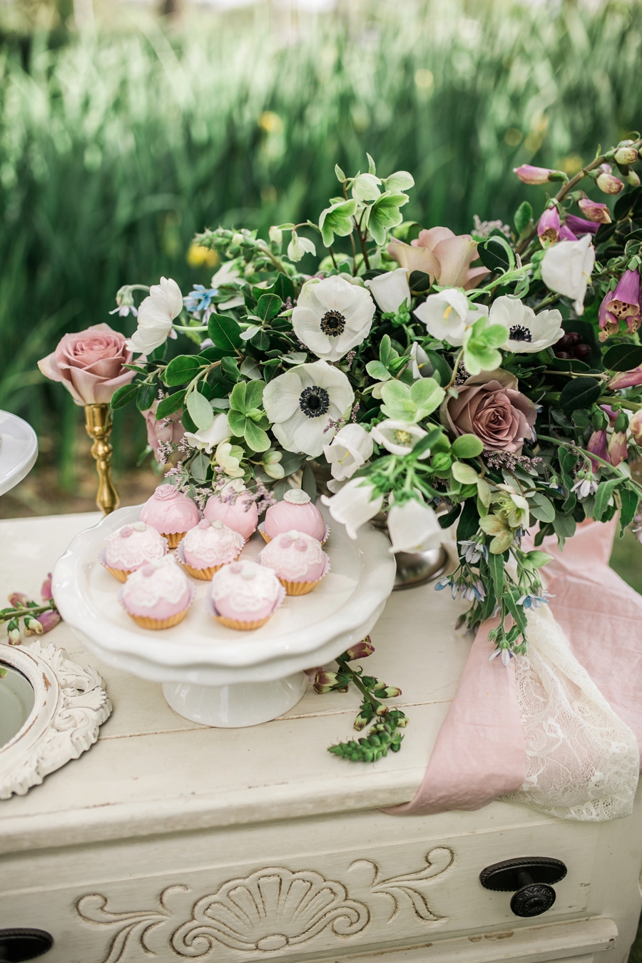 Elegant 1920s Inspired Wedding Ideas via TheELD.com