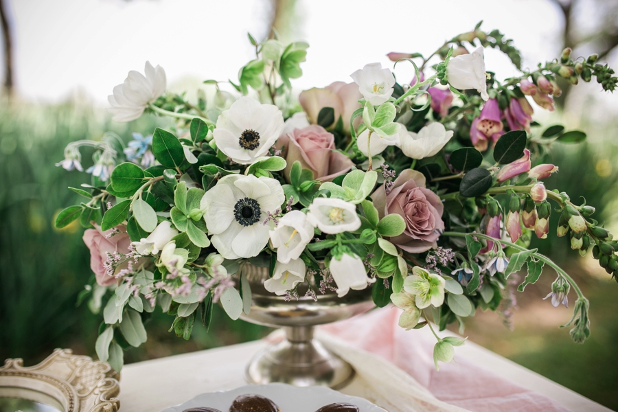 Elegant 1920s Inspired Wedding Ideas via TheELD.com