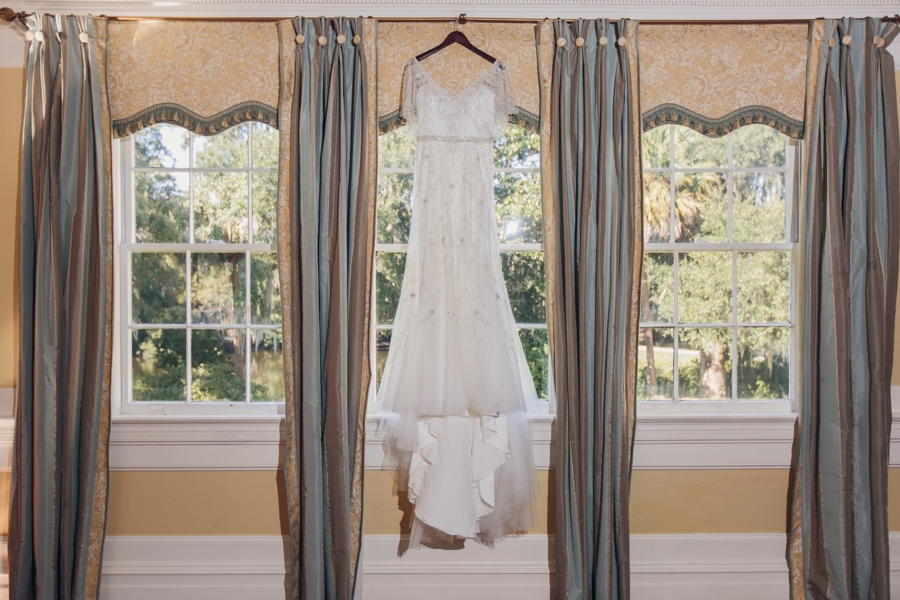 Romantic Blush and Gold Charleston Wedding via TheELD.com