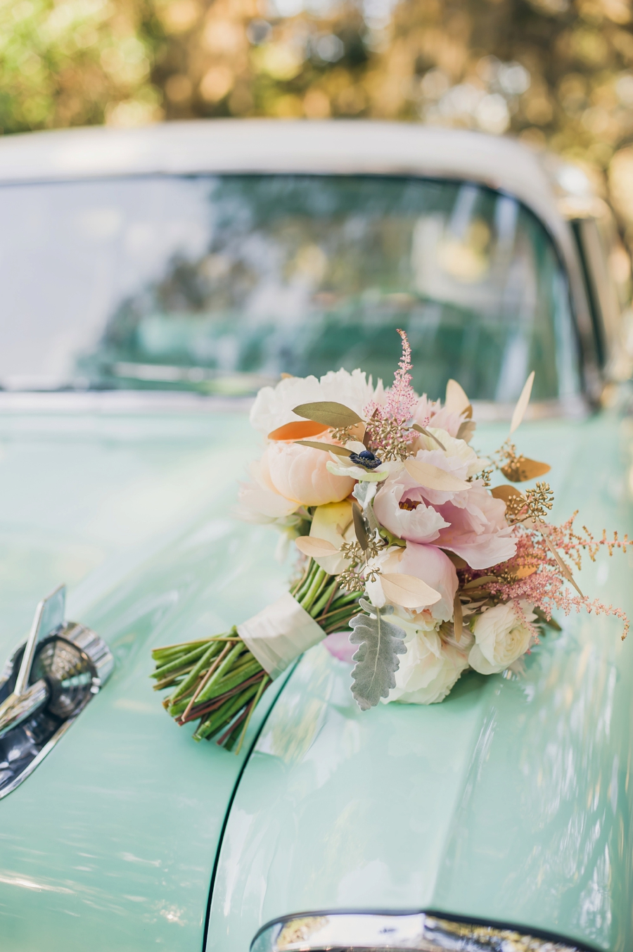 Romantic Blush and Gold Charleston Wedding via TheELD.com