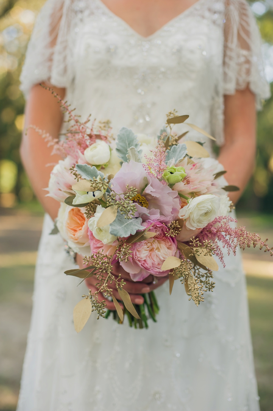 Romantic Blush and Gold Charleston Wedding via TheELD.com