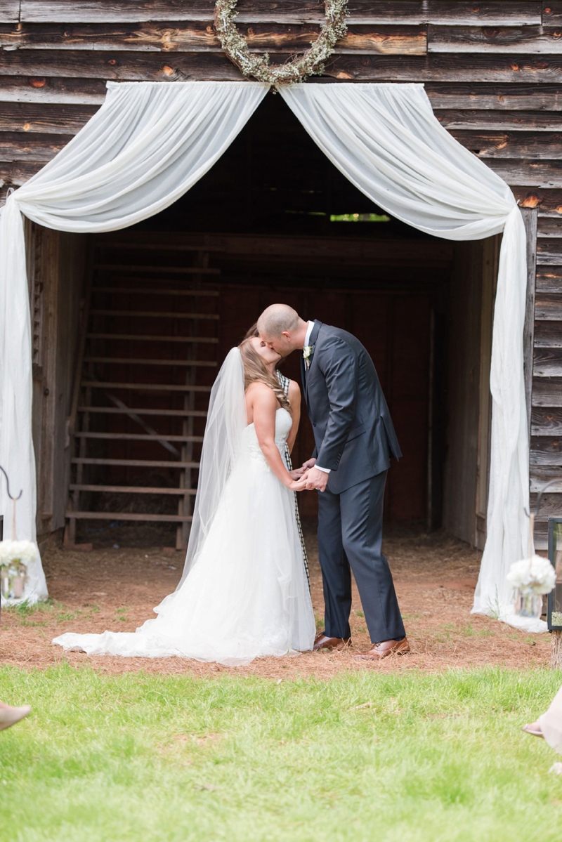 An Elegant Blush & White North Carolina Wedding via TheELD.com