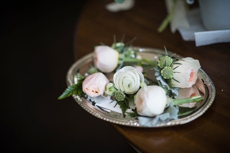 Elegant & Earthy Waterside Wedding in Navarre via TheELD.com