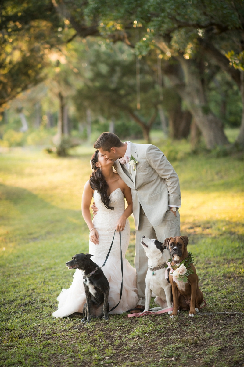 Elegant & Earthy Waterside Wedding in Navarre via TheELD.com