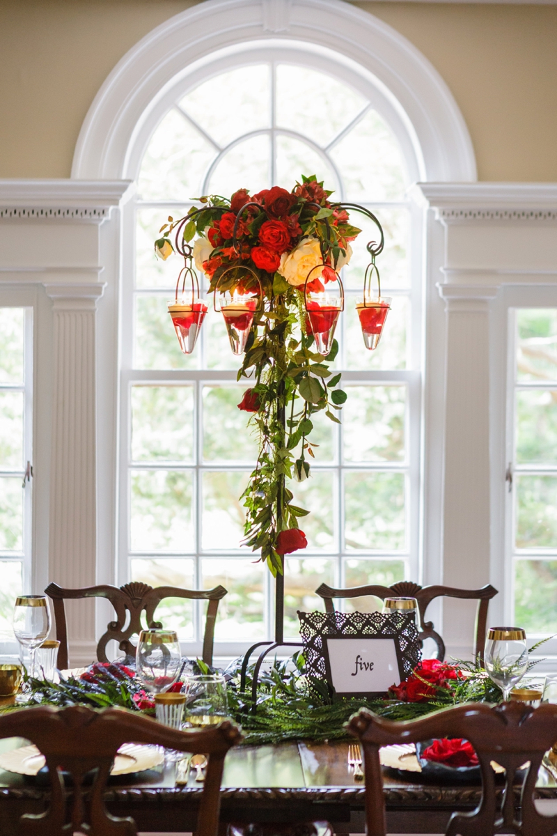 Elegant Red and Black Wedding Inspiration via TheELD.com