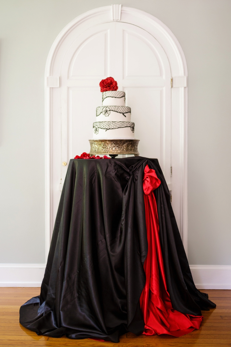 Elegant Red and Black Wedding Inspiration via TheELD.com