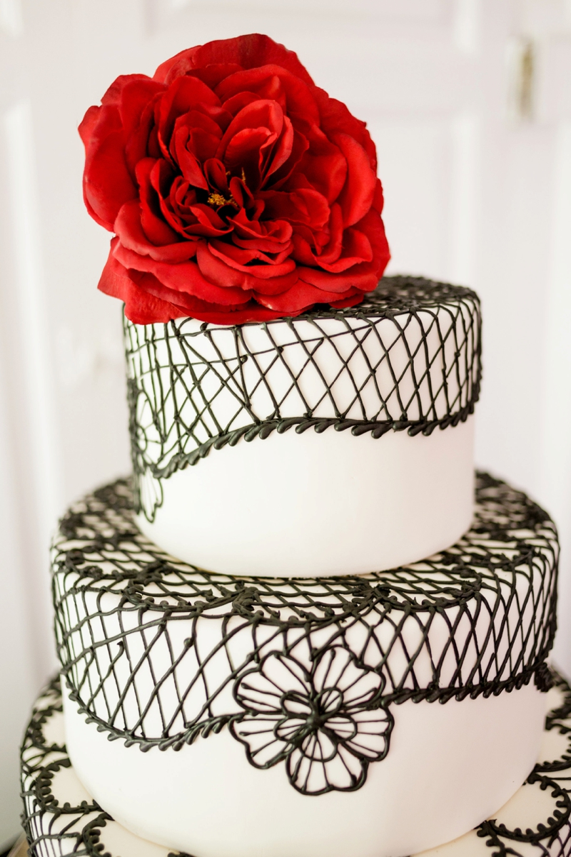 Elegant Red and Black Wedding Inspiration via TheELD.com