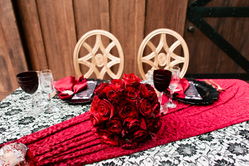 Glamorous Black & Red Autumn Inspired Wedding Ideas via TheELD.com