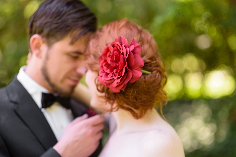 Elegant Red and Black Wedding Inspiration via TheELD.com