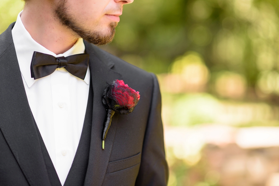 Elegant Red and Black Wedding Inspiration via TheELD.com