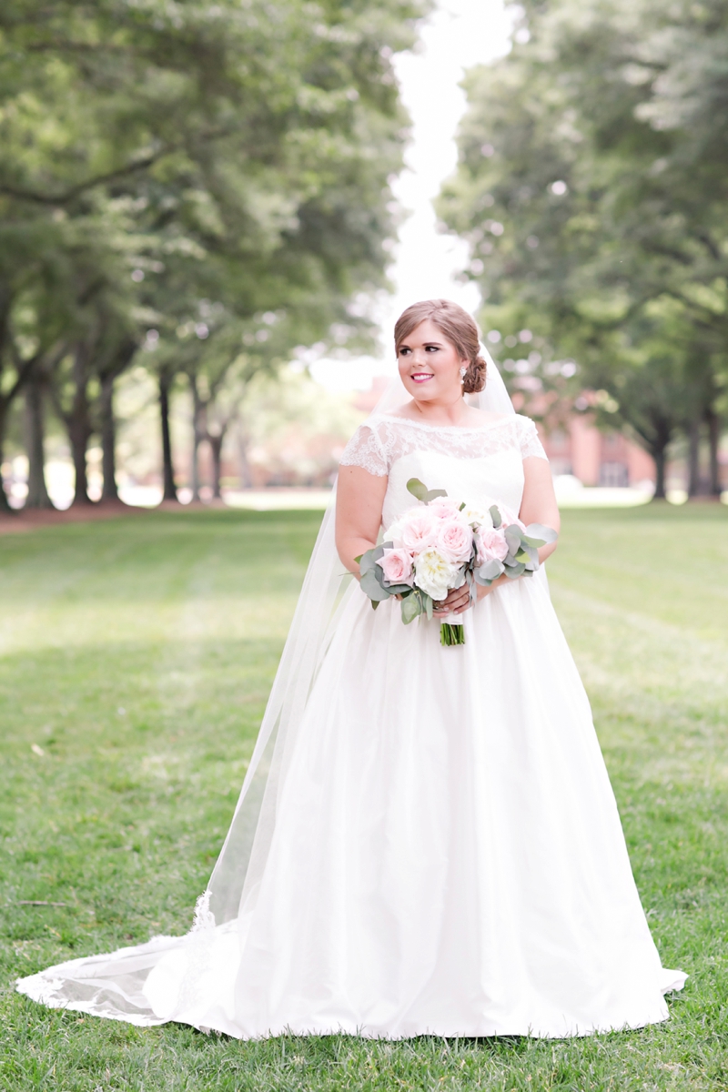 Elegant Pink & White South Carolina Wedding via TheELD.com