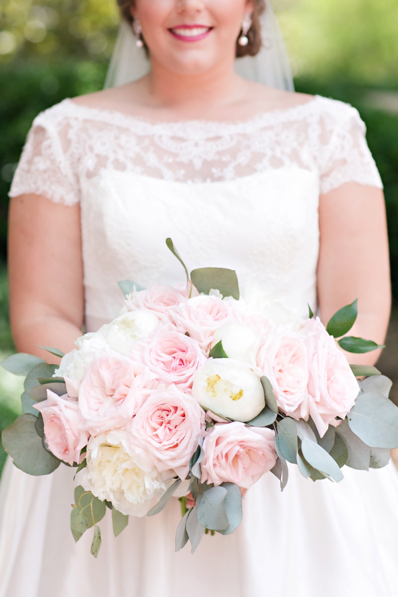 Elegant Pink & White South Carolina Wedding via TheELD.com