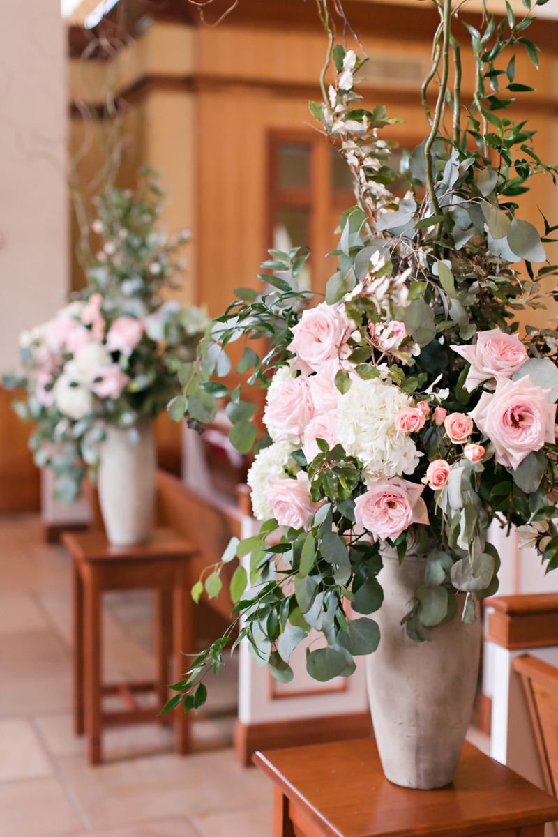 Elegant Pink & White South Carolina Wedding via TheELD.com