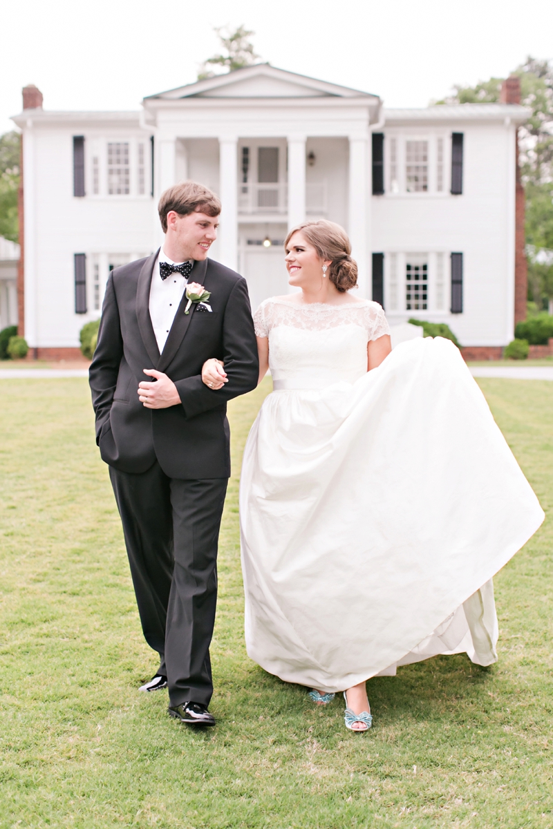 Elegant Pink & White South Carolina Wedding via TheELD.com