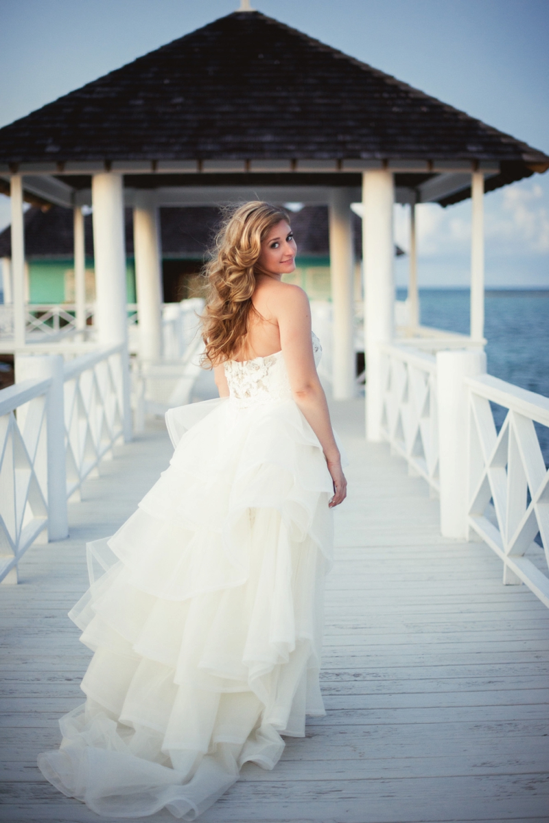 An Elegant Aqua & White Bahamas Wedding via TheELD.com