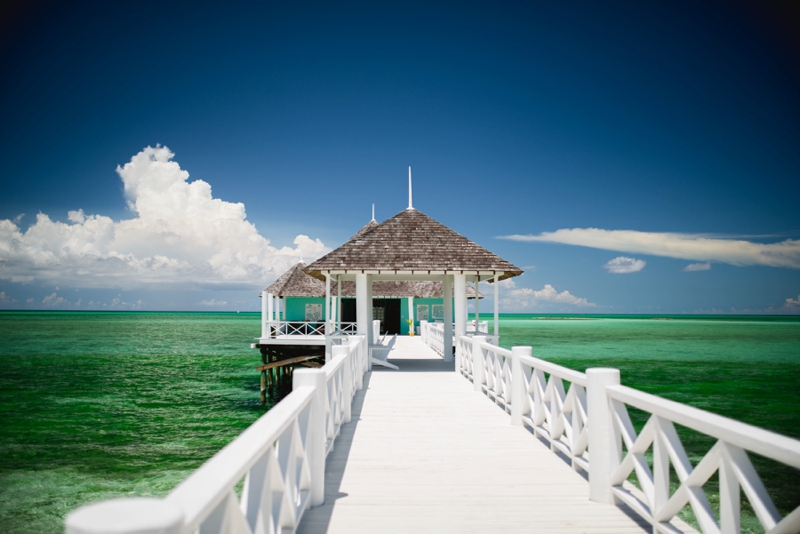 An Elegant Aqua & White Bahamas Wedding via TheELD.com