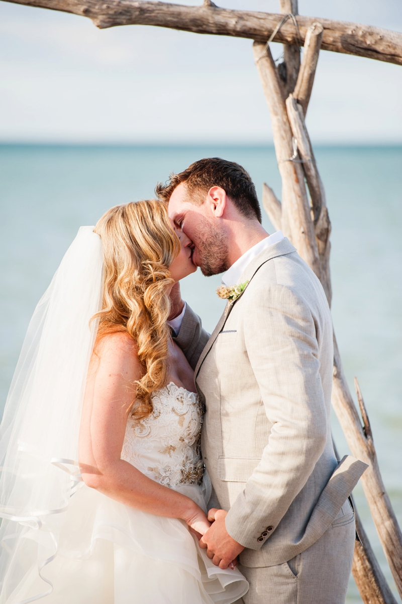 An Elegant Aqua & White Bahamas Wedding via TheELD.com