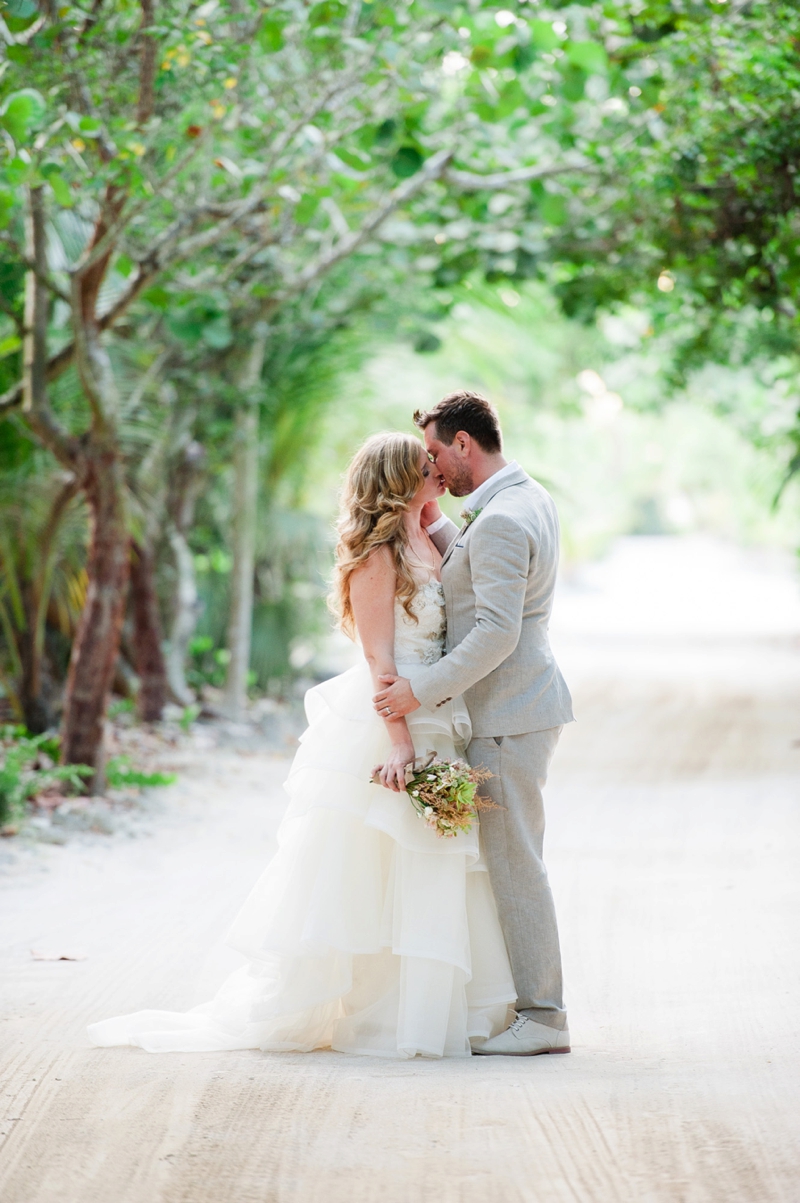 An Elegant Aqua & White Bahamas Wedding via TheELD.com