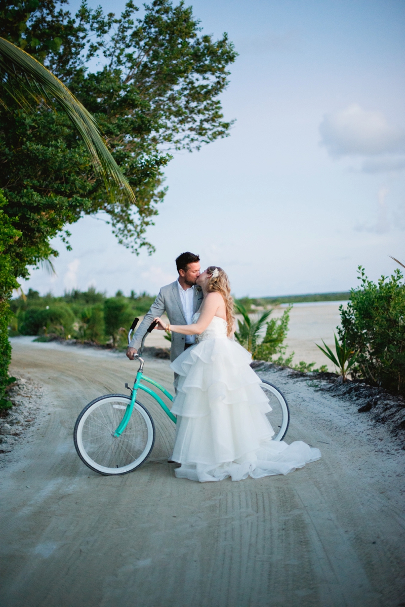 An Elegant Aqua & White Bahamas Wedding via TheELD.com