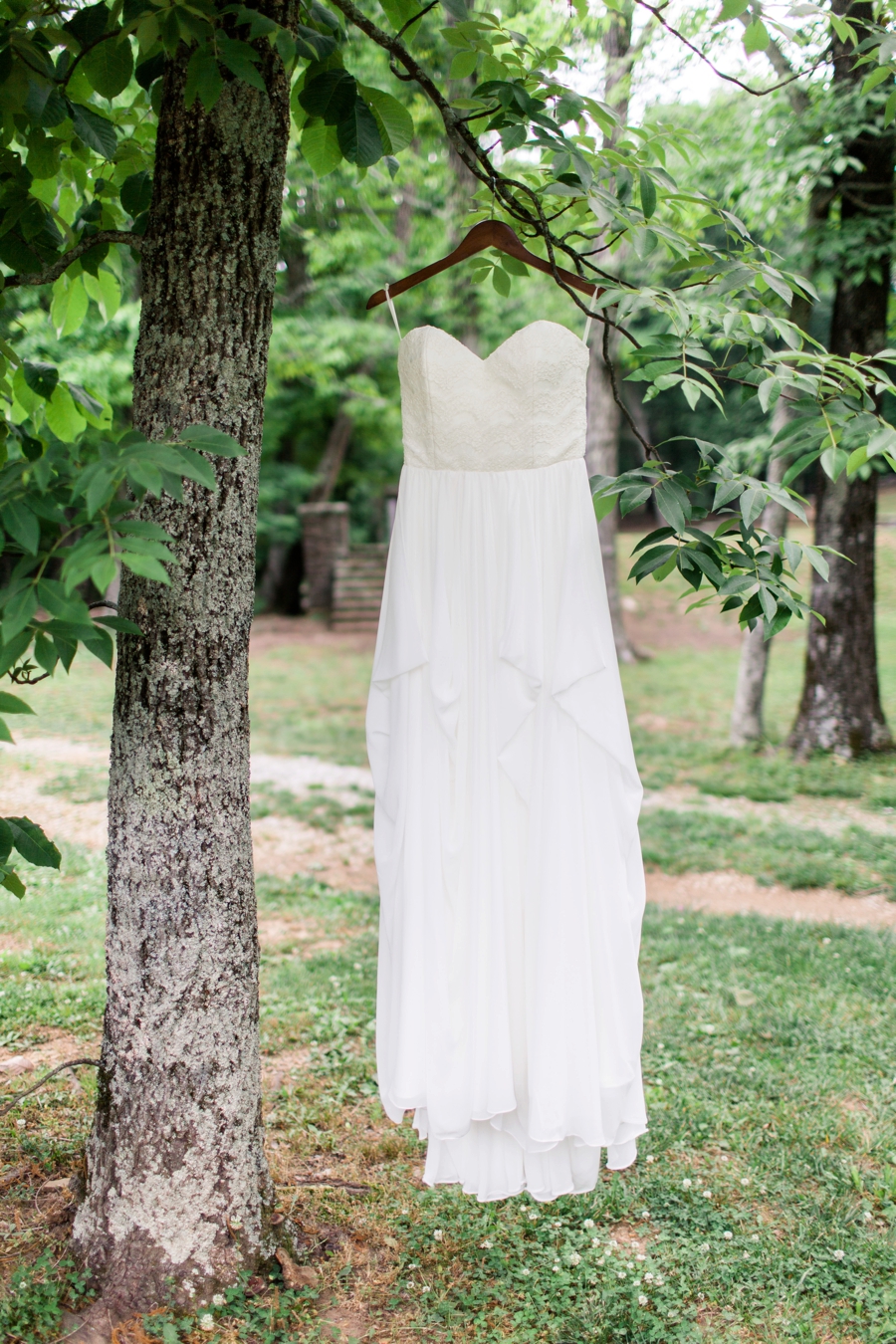 Organic Nature Inspired Alabama Wedding via TheELD.com