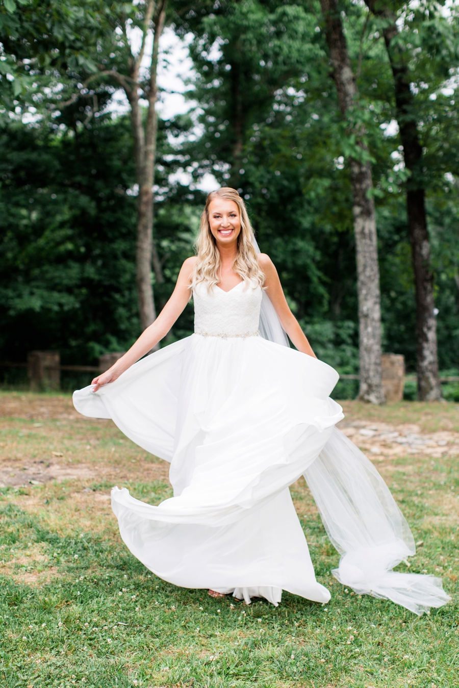 Organic Nature Inspired Alabama Wedding via TheELD.com