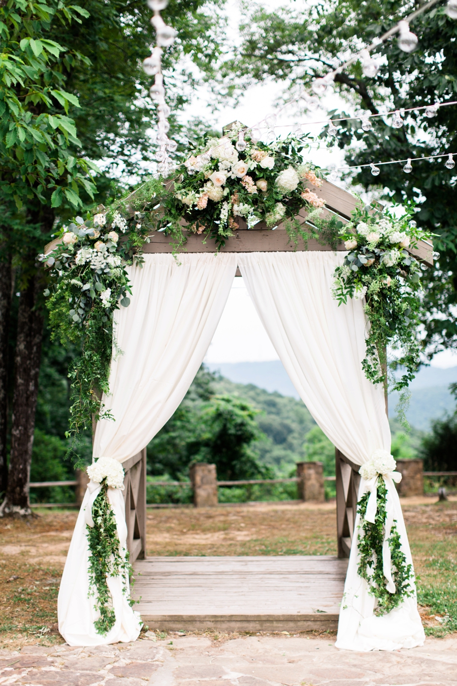 Organic Nature Inspired Alabama Wedding via TheELD.com
