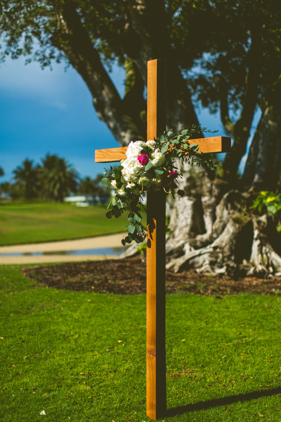 Preppy Elegant Pink & Navy Destination Wedding via TheELD.com