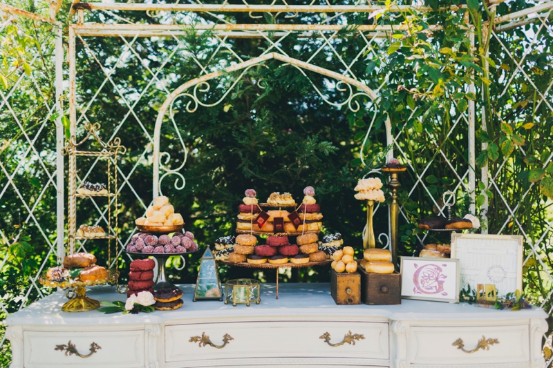 Alice In Wonderland Inspired Wedding Ideas via TheELD.com