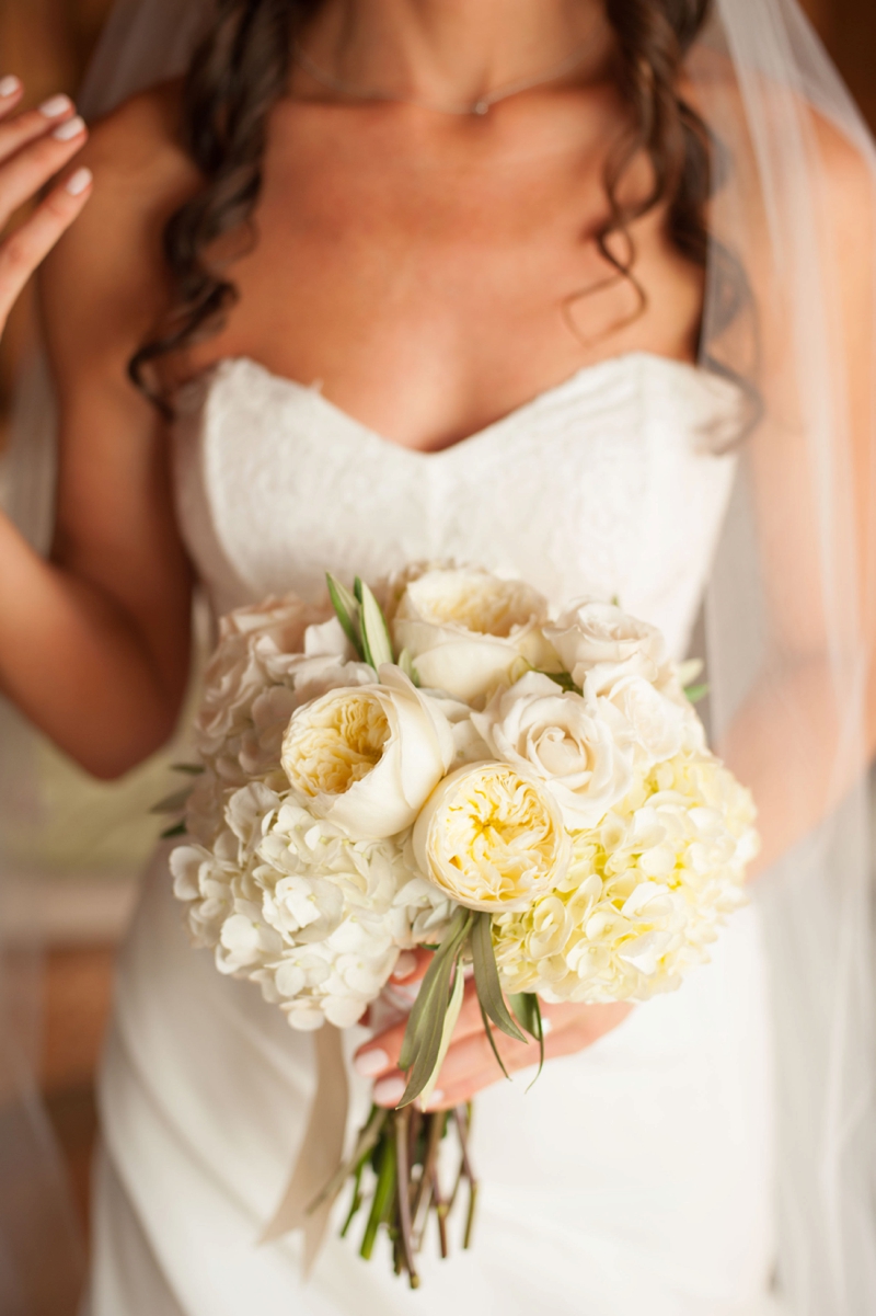 A Simple & Elegant Maine Wedding via TheELD.com