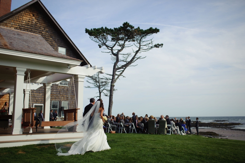 A Simple & Elegant Maine Wedding via TheELD.com