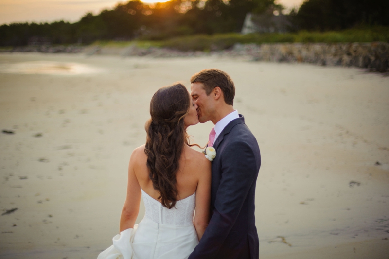 A Simple & Elegant Maine Wedding via TheELD.com