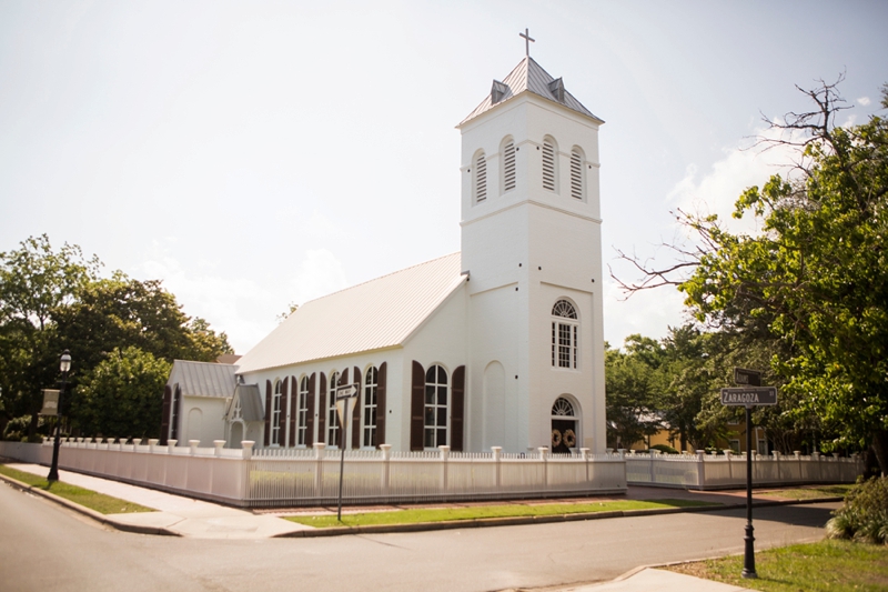 Navy & Blush Southern Wedding in Pensacola via TheELD.com