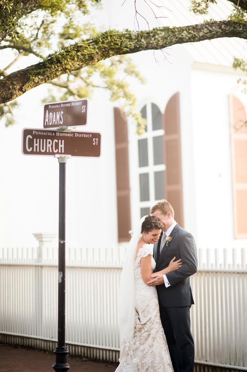 Navy & Blush Southern Wedding in Pensacola via TheELD.com